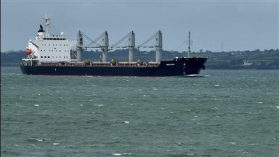 أوكرانيا تعلن فتح ممرات مؤقتة للسفن التجارية بالبحر الأسود 