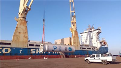 ميناء الأدبية يستقبل سفينة «مثقلات» على متنها معدات حيوية لصناعة الأدوية
