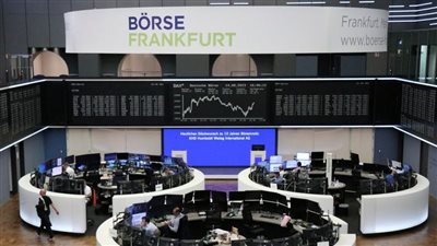 تراجع الأسواق الأوروبية تنخفض مع تعثر المعنويات.. وBarclays يرتفع 8.6%