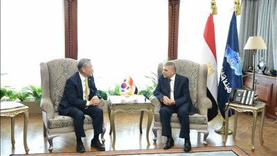 رئيس هيئة قناة السويس يبحث التعاون مع كوريا الجنوبية بمجالات التحول الأخضر