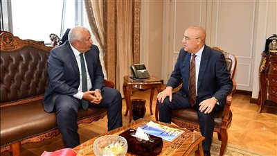 وزير الإسكان يتابع موقف تنفيذ المشروعات المختلفة بمحافظة الوادي الجديد 