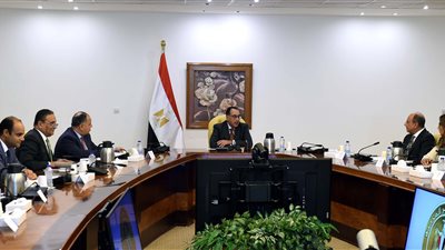 رئيس الوزراء يعقد اجتماعاً لمتابعة جهود تطوير شركة مصر للطيران