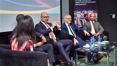 رئيس البورصة المصرية يشارك في حلقة نقاشية ببورصة جوهانسبرج