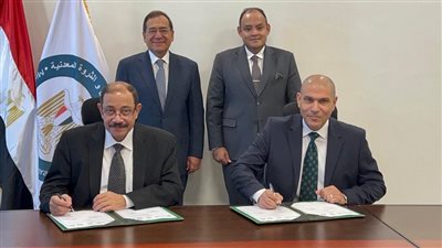 بروتوكول تعاون بين جهاز المشروعات الصناعية و الهيئة الاقتصادية للمثلث الذهبي