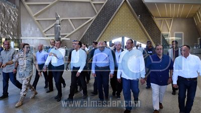 رئيس الوزراء يتابع سير العمل فى المتحف المصرى الكبير