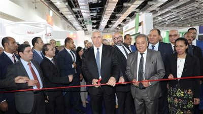 وزير الزراعة يفتتح معرض صحاري ويؤكد: الفلاح أحد دعائم الأمن الغذائي المصري 