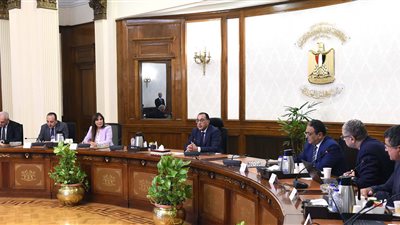 رئيس الوزراء يتابع استعدادات بدء المرحلة الثانية من مبادرة «حياة كريمة» 
