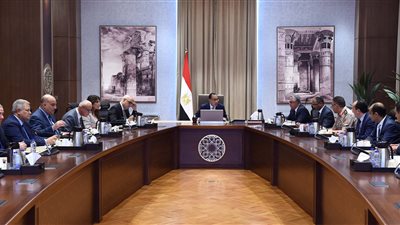رئيس الوزراء يستعرض مخططات المرافق بالمنطقة الاقتصادية لقناة السويس