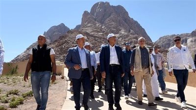 رئيس الوزراء يتفقد مشروعي تطوير وادي الأربعين ومركز المدينة التراثي بسانت كاترين