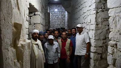 اكتشافات أثرية جديدة داخل هرم ساحورع بمنطقة أبوصير