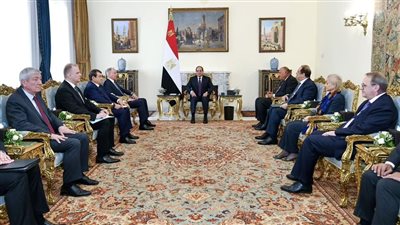 الرئيس السيسي يثمن مسيرة التعاون الثنائي والمشروعات التنموية بين مصر وروسيا