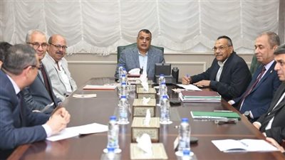 وزير الإنتاج الحربي يبحث موقف العقود الخاصة بعدد من المشروعات