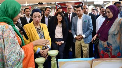 وزير الرياضة يفتتح معرض «بيزنس يا شباب» للحرف والصناعات الصغيرة