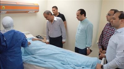 محافظ الإسماعيلية يطمئن على حالة مصابي حريق مديرية امن الاسماعيلية