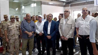 رئيس الوزراء يتفقد مشروع محطة تحلية مياه البحر بطابا