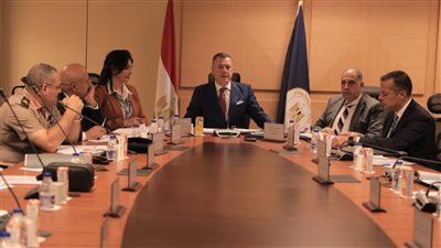 وزير السياحة يؤكد أهمية تيسير إجراءات تراخيص المنشآت الفندقية والسياحية