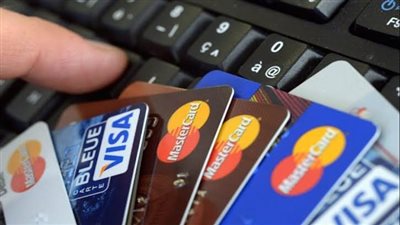 البنوك توقف استخدام بطاقات الخصم المباشر خارج مصر