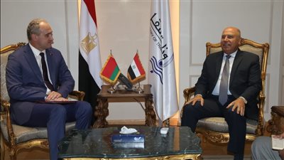 وزير النقل يبحث مع سفير بيلاروسيا إنشاء مصنع للأتوبيسات الكهربائية ببرج العرب 
