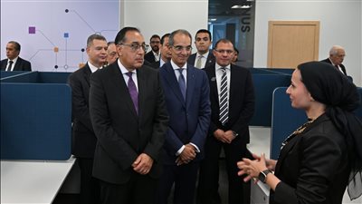 رئيس الوزراء يزور شركة سايتك لتطوير الأجهزة والبرامج المدمجة لصناعة السيارات