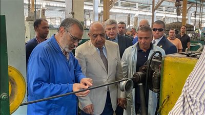 وزير قطاع الأعمال يوجه برفع كفاءة الشركات والمصانع ومراجعة السياسة البيعية والتسويقية 