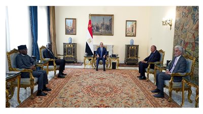 السيسي يعرب عن تطلع مصر لاستمرار التعاون المشترك مع المفوضية الإفريقية 
