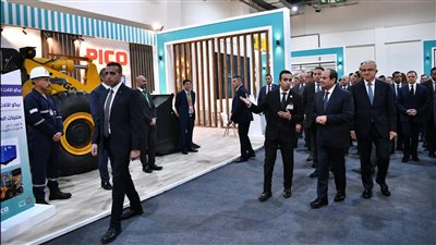 الرئيس السيسي يقوم بجولة تفقدية بالمعرض الدولي السنوي للصناعة