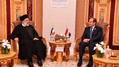 الرئيس السيسي يلتقي نظيره الإيراني على هامش القمة العربية الإسلامية 