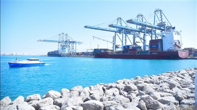 اقتصادية قناة السويس: تداول 74 سفينة بميناءي السخنة والأدبية خلال شهر أكتوبر