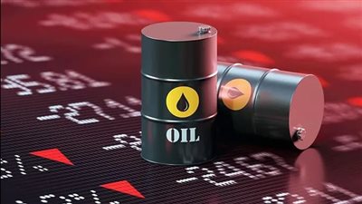النفط يتراجع وسط مخاوف من انكماش الطلب في الصين وأميركا