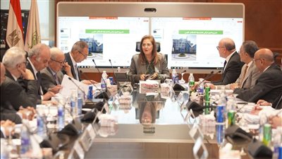 وزيرة التخطيط تترأس اجتماع مجلس إدارة بنك الاستثمار القومي