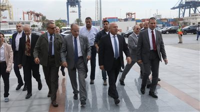  وزير النقل يتفقد محطة تحيا مصر متعددة الأغراض بميناء الإسكندرية 