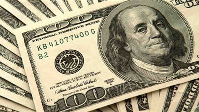 الدولار يواصل الخسائر ويهبط لأدنى مستوياته في شهرين