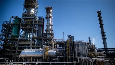 ارتفاع عقود برنت الآجلة 2% مع توقعات تخفيض الإنتاج