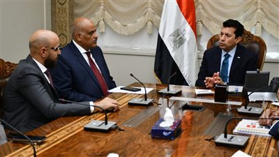 وزير الشباب يبحث فرص الاستثمار في قطاع الطب الرياضي