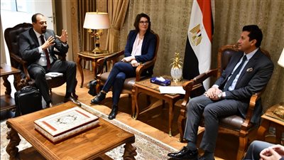 وزير الشباب والرياضة يبحث آفاق التعاون مع منظمة OECD