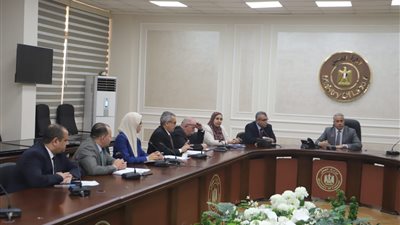 توجيه وزاري بسرعة الانتهاء من تطوير آليات إدارة منظومة العمالة غير المنتظمة إلكترونياً 