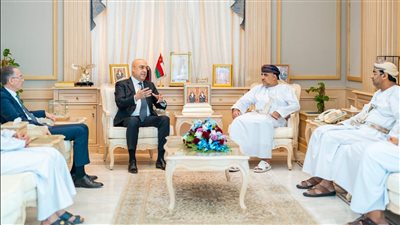 وزير الإسكان يبحث مع نظيره العماني سبل التعاون المشترك بمجال التنمية العمرانية