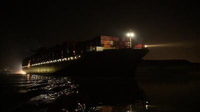 انتظام حركة الملاحة بقناة السويس بعد إصلاح العطل الفني بالسفينة ONE ORPHEUS 