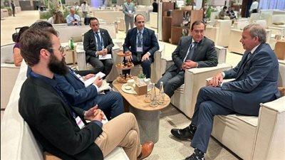 وزير البترول يبحث التعاون مع المختبرات الأمريكية بمجال خفض الانبعاثات والتحول الطاقي 