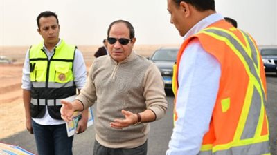 الرئيس السيسي يتفقد الأعمال الإنشائية لتطوير عدد من الطرق والمحاور بالقاهرة الكبرى