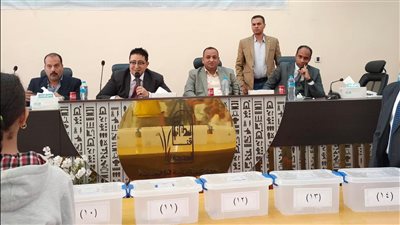 إجراء القرعة العلنية اليدوية لحاجزي وحدات «سكن مصر» بمدينة غرب قنا