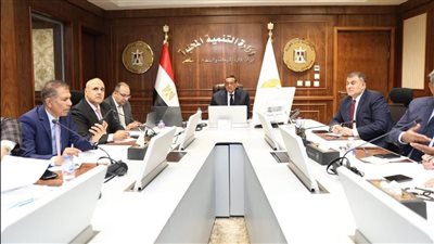 وزير التنمية المحلية: إقبال كثيف من الناخبين بالمحافظات..والشباب والمرأة يتصدران المشهد الإنتخابي