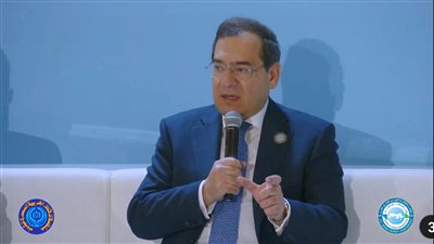 «الملا» يؤكد أهمية التحول الطاقي و تنمية الموارد الطبيعية من البترول والغاز 