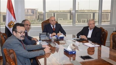 وزير الإسكان يتابع موقف تنفيذ مشروع تحسين نوعية المياه بمصرف كيتشنر 