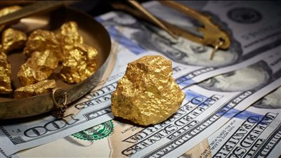 الذهب يواصل الارتفاع وسط تراجع الدولار وعوائد السندات