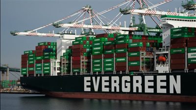 «إيفرجرين» توقف الشحن إلى إسرائيل وتعلق المرور بالبحر الأحمر