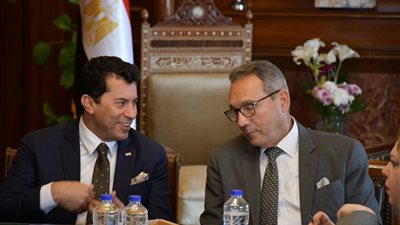 بحضور رئيس بنك مصر .. وزير الشباب يتابع مستجدات خطة عمل صندوق دعم الرياضة