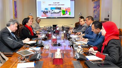 وزيرا البيئة والتنمية المحلية يناقشان الآليات المقترحة لعمليات تشغيل منظومة إدارة المخلفات 