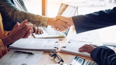 لأول مرة منذ 2013.. تراجع قيمة الصفقات عالمياً دون 3 تريليونات دولار 