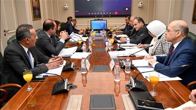 وزير التجارة يؤكد أهمية تعزيز الموارد الذاتية لصندوق تنمية الصادرات